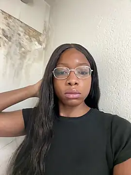 Snapshot of SwissMirelle chatting on 11/08/25, 04:10 SwissMirelle online show from 11/08/25, 04:10