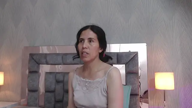 GiselaZivic online show from 04/15/26, 06:56