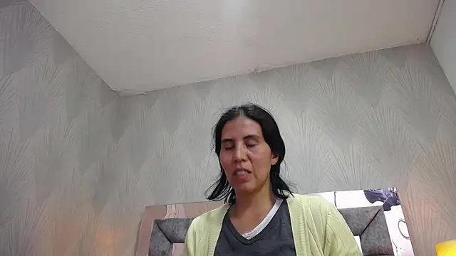 GiselaZivic online show from 05/06/26, 07:07
