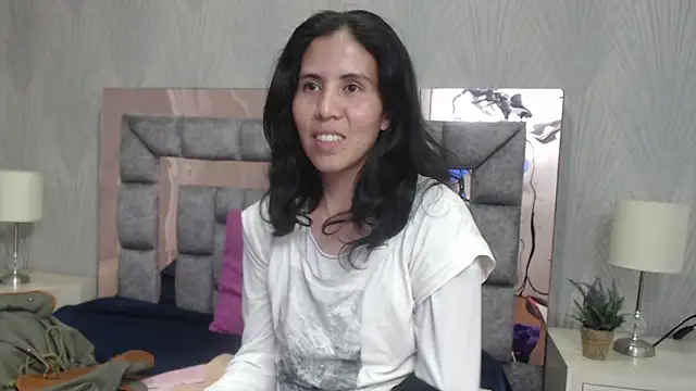 GiselaZivic online show from 12/16/25, 07:40