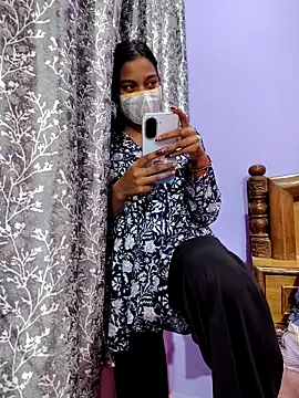 Student12th online show from 11/18/25, 04:21