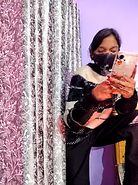 Student12th online show from 12/18/25, 04:00