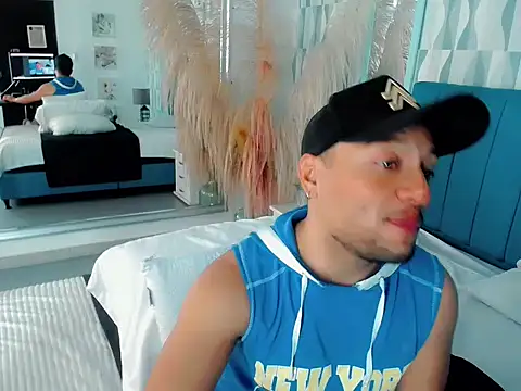 sebastian cruz  online show from 11/11/25, 07:30