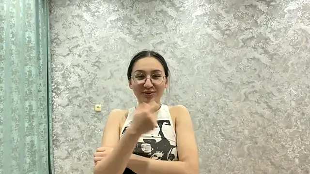 SofiYong online show from 11/18/25, 04:32