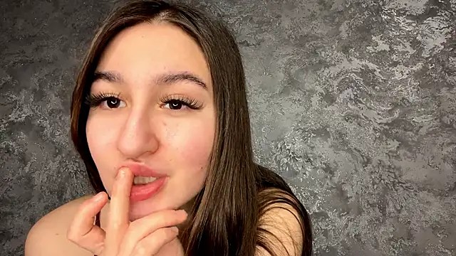 SofiYong online show from 12/17/25, 03:50