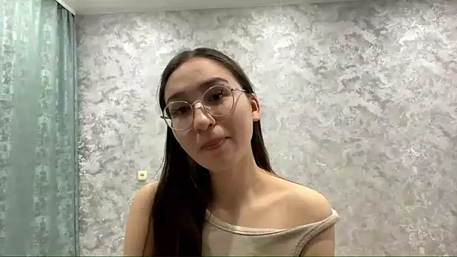 SofiYong online show from 11/15/25, 06:01