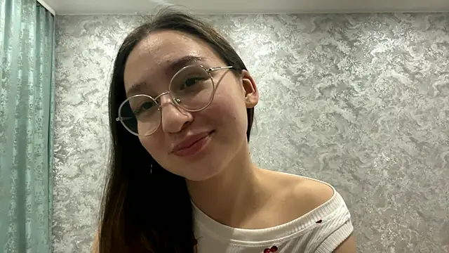 SofiYong online show from 11/17/25, 01:15