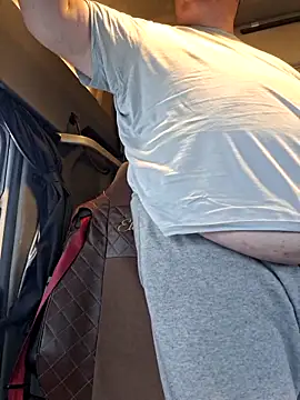 Snapshot of Grase44 chatting on 11/23/25, 02:38 Grase44 online show from 11/23/25, 02:38