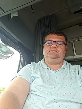 Snapshot of Grase44 chatting on 11/14/25, 02:43 Grase44 online show from 11/14/25, 02:43