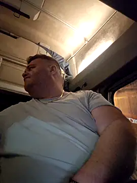 Snapshot of Grase44 chatting on 12/15/25, 06:58 Grase44 online show from 12/15/25, 06:58