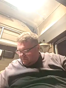 Snapshot of Grase44 chatting on 11/27/25, 05:24 Grase44 online show from 11/27/25, 05:24