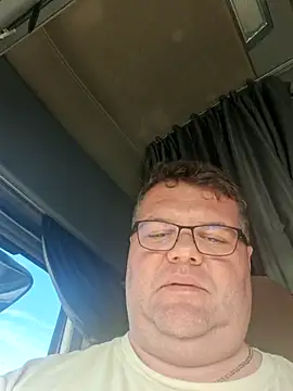 Snapshot of Grase44 chatting on 11/28/25, 11:32 Grase44 online show from 11/28/25, 11:32