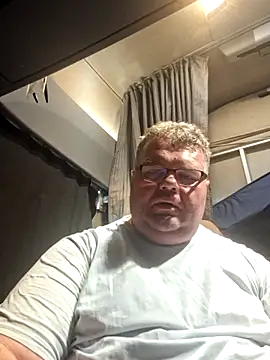 Snapshot of Grase44 chatting on 11/06/25, 03:05 Grase44 online show from 11/06/25, 03:05