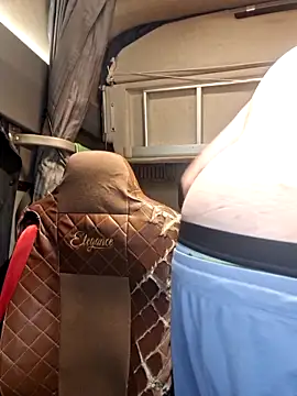 Snapshot of Grase44 chatting on 12/22/25, 07:58 Grase44 online show from 12/22/25, 07:58