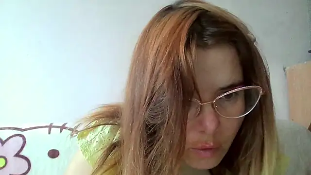 Snapshot of HornyElena chatting on 11/23/25, 11:31 HornyElena online show from 11/23/25, 11:31