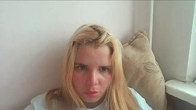 Snapshot of HornyElena chatting on 06/09/26, 03:24 HornyElena online show from 06/09/26, 03:24