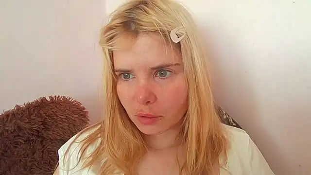 Snapshot of HornyElena chatting on 07/08/26, 08:26 HornyElena online show from 07/08/26, 08:26