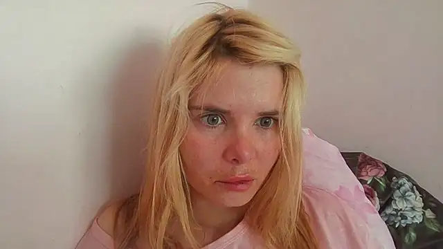 Snapshot of HornyElena chatting on 07/13/26, 12:59 HornyElena online show from 07/13/26, 12:59