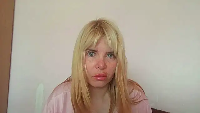 Snapshot of HornyElena chatting on 07/11/26, 01:22 HornyElena online show from 07/11/26, 01:22