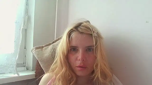 Snapshot of HornyElena chatting on 06/13/26, 01:09 HornyElena online show from 06/13/26, 01:09