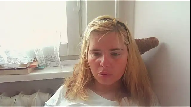 Snapshot of HornyElena chatting on 06/15/26, 08:25 HornyElena online show from 06/15/26, 08:25