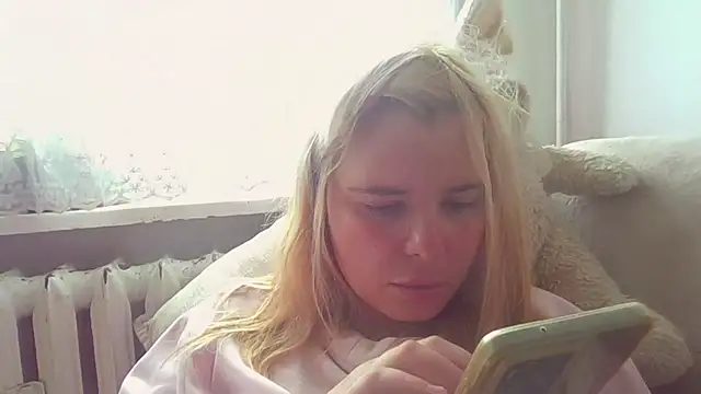 Snapshot of HornyElena chatting on 06/17/26, 08:36 HornyElena online show from 06/17/26, 08:36