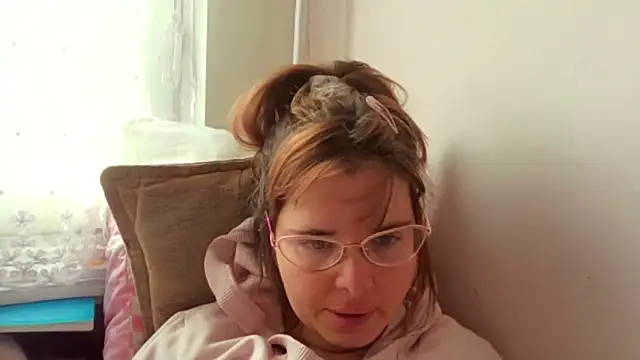 Snapshot of HornyElena chatting on 11/28/25, 10:59 HornyElena online show from 11/28/25, 10:59