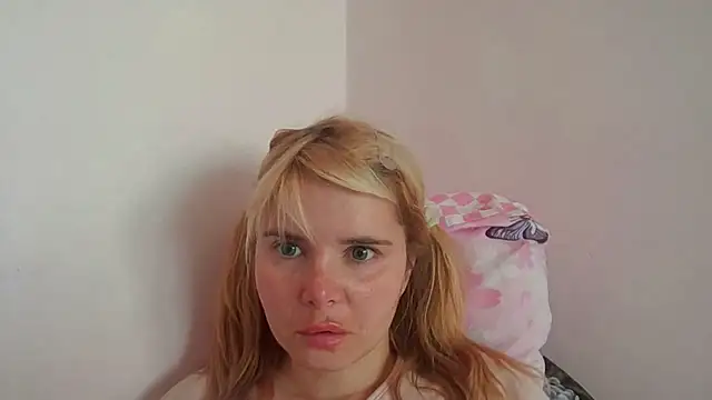 Snapshot of HornyElena chatting on 07/12/26, 12:17 HornyElena online show from 07/12/26, 12:17