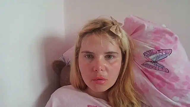 Snapshot of HornyElena chatting on 07/18/26, 09:51 HornyElena online show from 07/18/26, 09:51