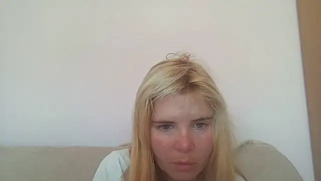 Snapshot of HornyElena chatting on 06/22/26, 08:11 HornyElena online show from 06/22/26, 08:11