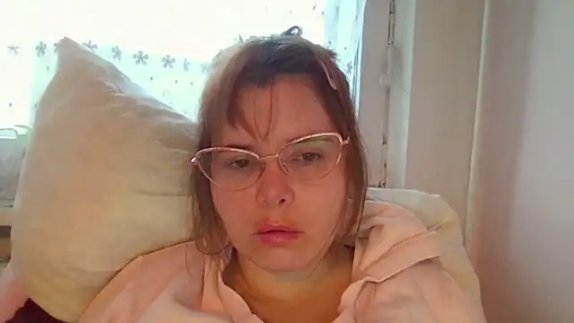 Snapshot of HornyElena chatting on 11/26/25, 02:06 HornyElena online show from 11/26/25, 02:06