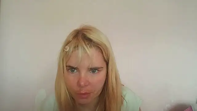 Snapshot of HornyElena chatting on 07/01/26, 08:14 HornyElena online show from 07/01/26, 08:14