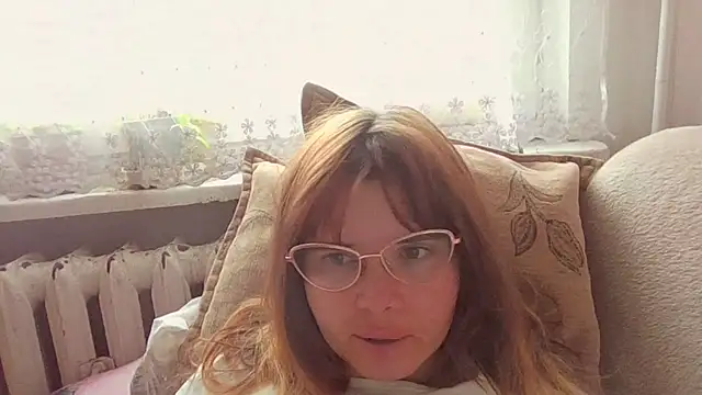 Snapshot of HornyElena chatting on 11/29/25, 12:05 HornyElena online show from 11/29/25, 12:05