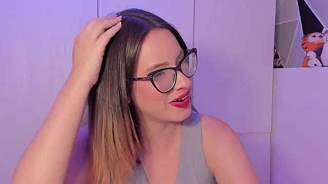 maddie walton online show from 11/17/25, 04:27