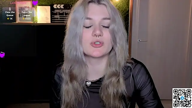 Snapshot of eshleeygreen chatting on 07/05/26, 10:49 eshleeygreen online show from 07/05/26, 10:49
