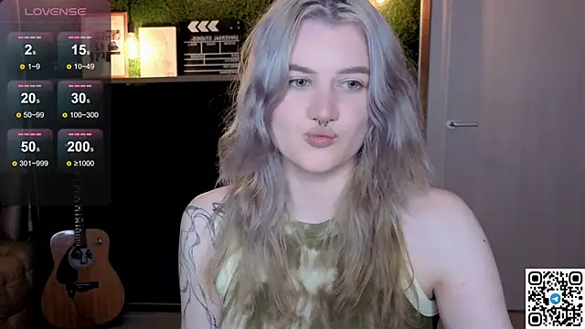 Snapshot of eshleeygreen chatting on 06/19/26, 09:31 eshleeygreen online show from 06/19/26, 09:31