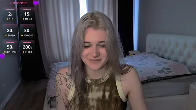 Snapshot of eshleeygreen chatting on 07/21/26, 01:23 eshleeygreen online show from 07/21/26, 01:23