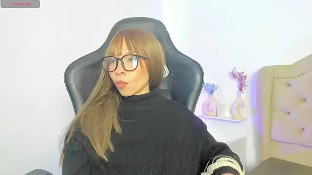 LuluuBerry online show from 11/17/25, 02:43