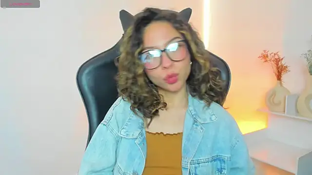 LuluuBerry online show from 12/02/25, 04:41