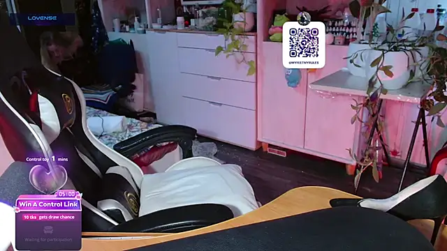 dominyantrix online show from 04/13/26, 10:41