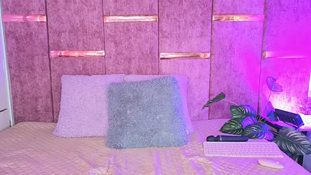  ViolletteNoir  online show from 12/20/25, 08:12