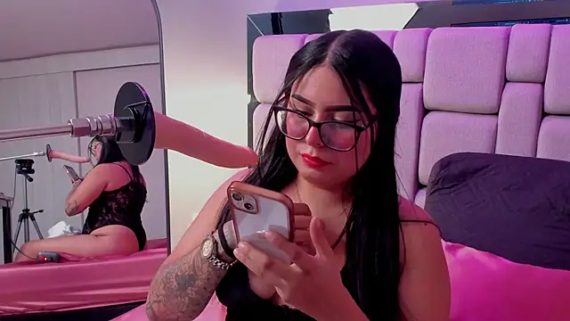 Amy whittee online show from 12/17/25, 07:19