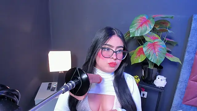 Amy whittee online show from 04/04/26, 03:46