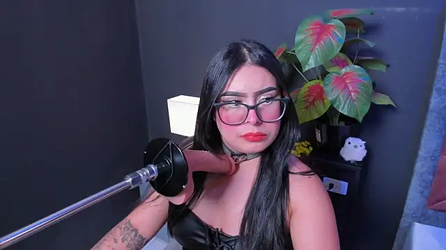 Amy whittee online show from 04/05/26, 03:35