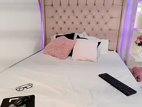 cheerry moon online show from 11/08/25, 09:02