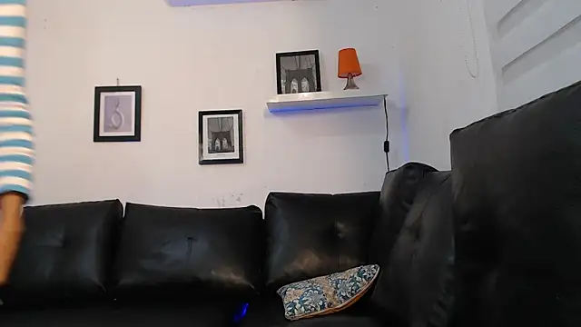 Snapshot of Tessachains_2_ chatting on 11/07/25, 01:54 Tessachains 2 online show from 11/07/25, 01:54