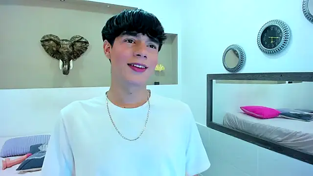 Snapshot of Isaac_Kurtt chatting on 11/07/25, 08:35 Isaac Kurtt online show from 11/07/25, 08:35