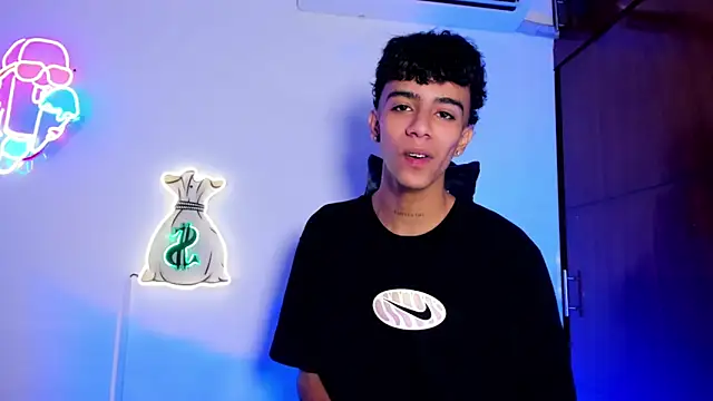 Snapshot of Quetzal_coatl_ chatting on 11/07/25, 08:35 Quetzal coatl online show from 11/07/25, 08:35