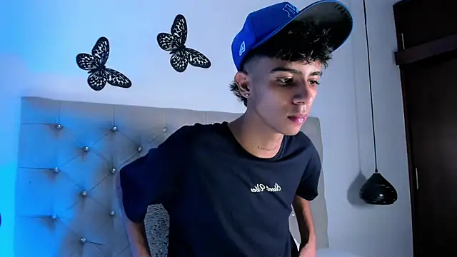 Snapshot of Quetzal_coatl_ chatting on 11/08/25, 08:23 Quetzal coatl online show from 11/08/25, 08:23