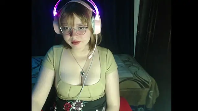 Snapshot of Michi_sauria1 chatting on 11/27/25, 04:13 Michi sauria1 online show from 11/27/25, 04:13